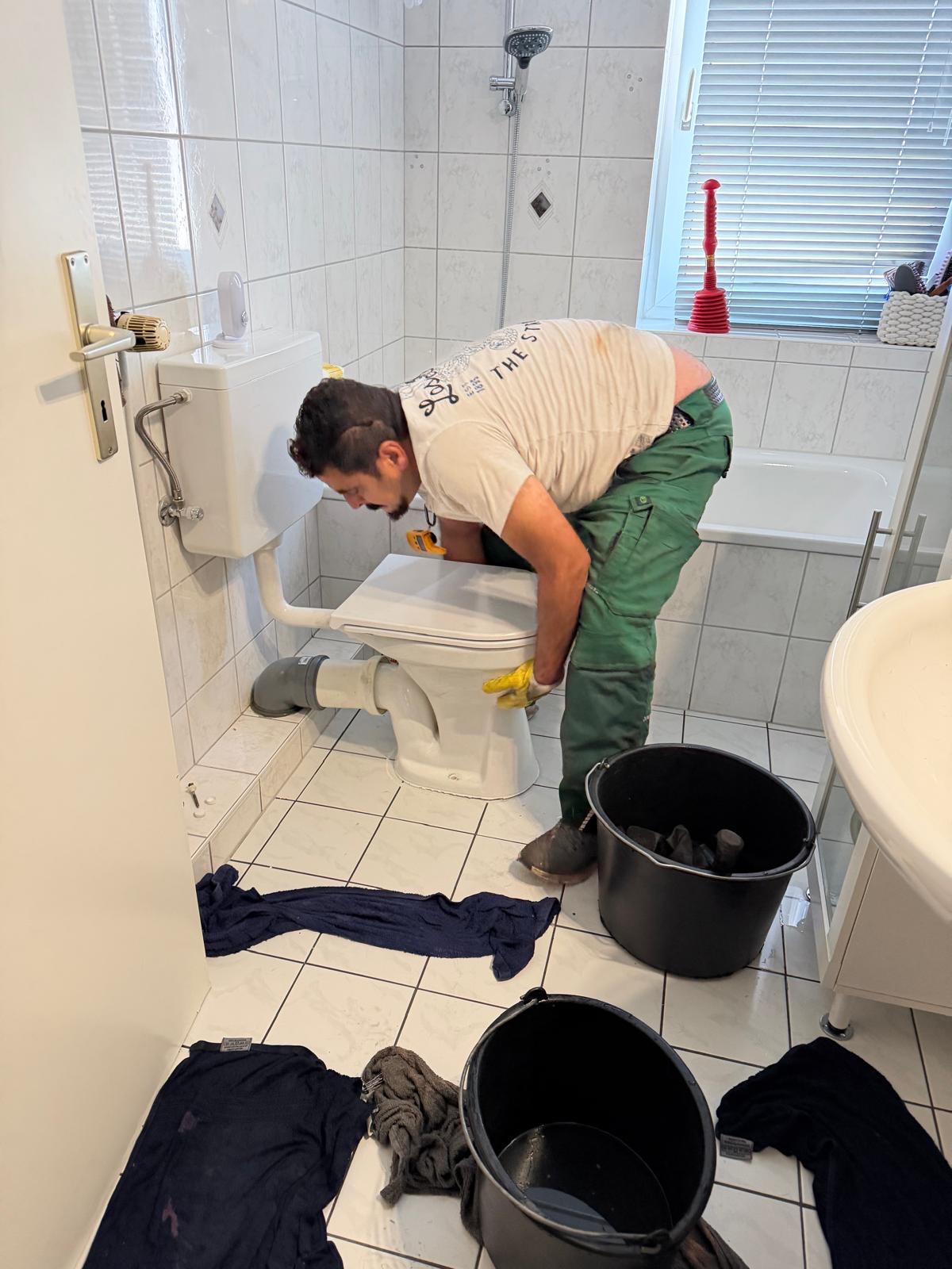 24h Rohr & Kanal Hilfe GmbH Abfluss & Rohrreinigung Kanalreinigung Kanaluntersuchung Kanalsanierung WC & Küchen Entstopfung in Hamburg – Betriebsfoto 1