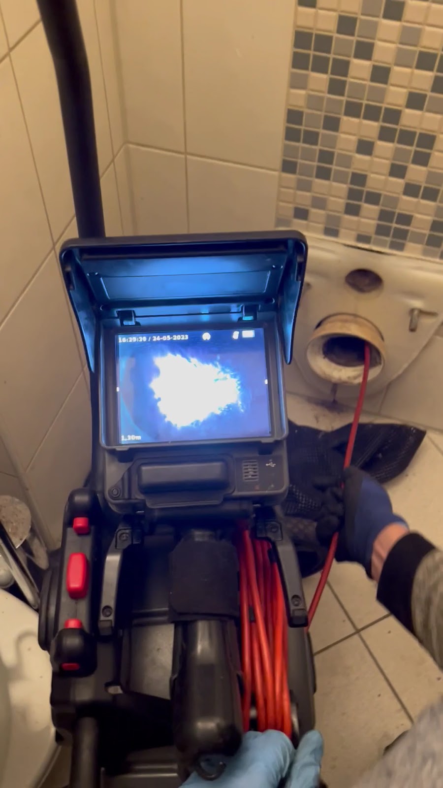 24h Rohr & Kanal Hilfe GmbH Abfluss & Rohrreinigung Kanalreinigung Kanaluntersuchung Kanalsanierung WC & Küchen Entstopfung in Hamburg – Betriebsfoto 2