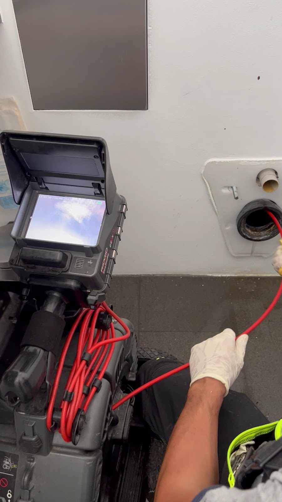 24h Rohr & Kanal Hilfe GmbH Abfluss & Rohrreinigung Kanalreinigung Kanaluntersuchung Kanalsanierung WC & Küchen Entstopfung in Hamburg – Betriebsfoto 4
