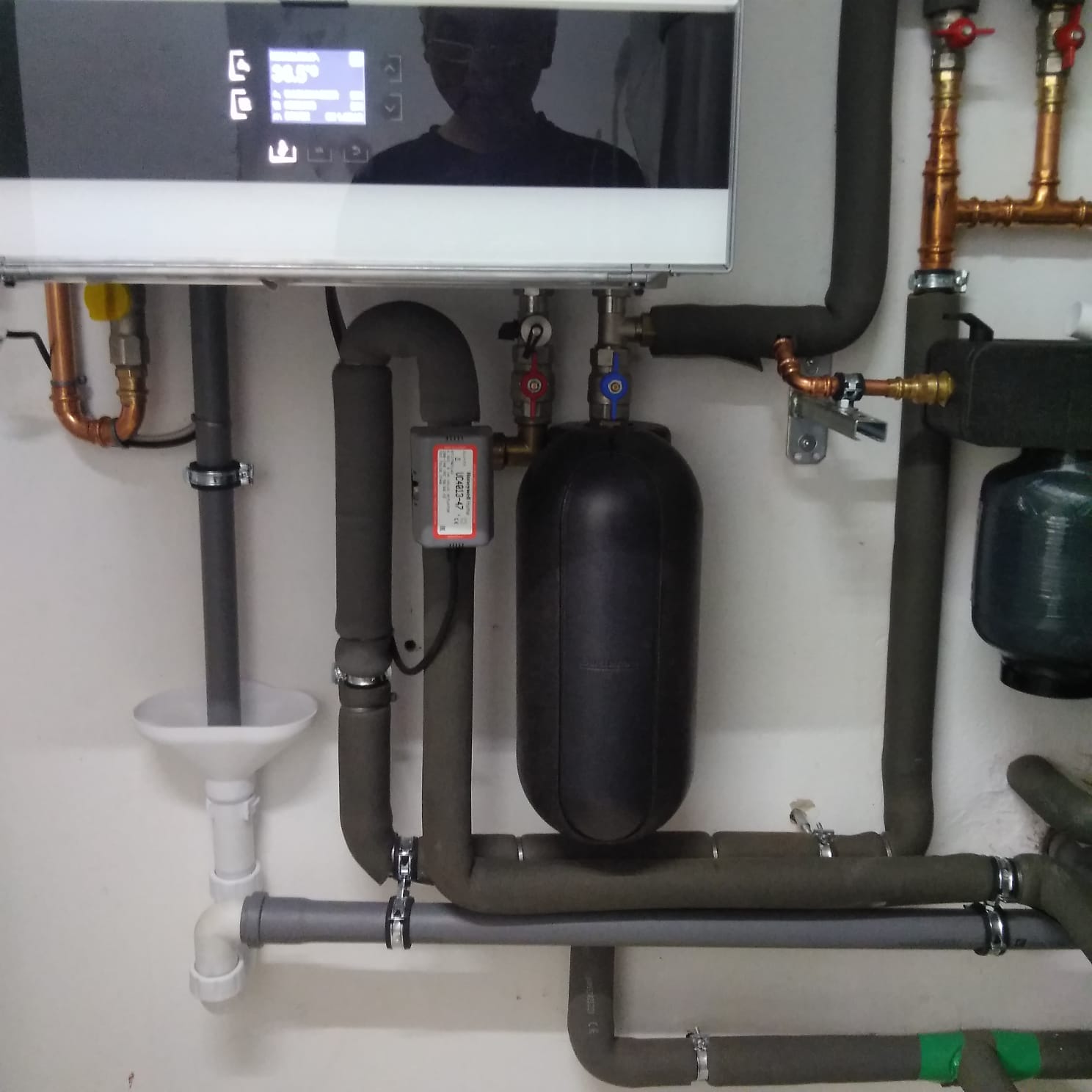 ibotronic Meisterbetrieb Heizung-Sanitär-Klempner u. Bädertechnik UG in Hamburg – Betriebsansicht
