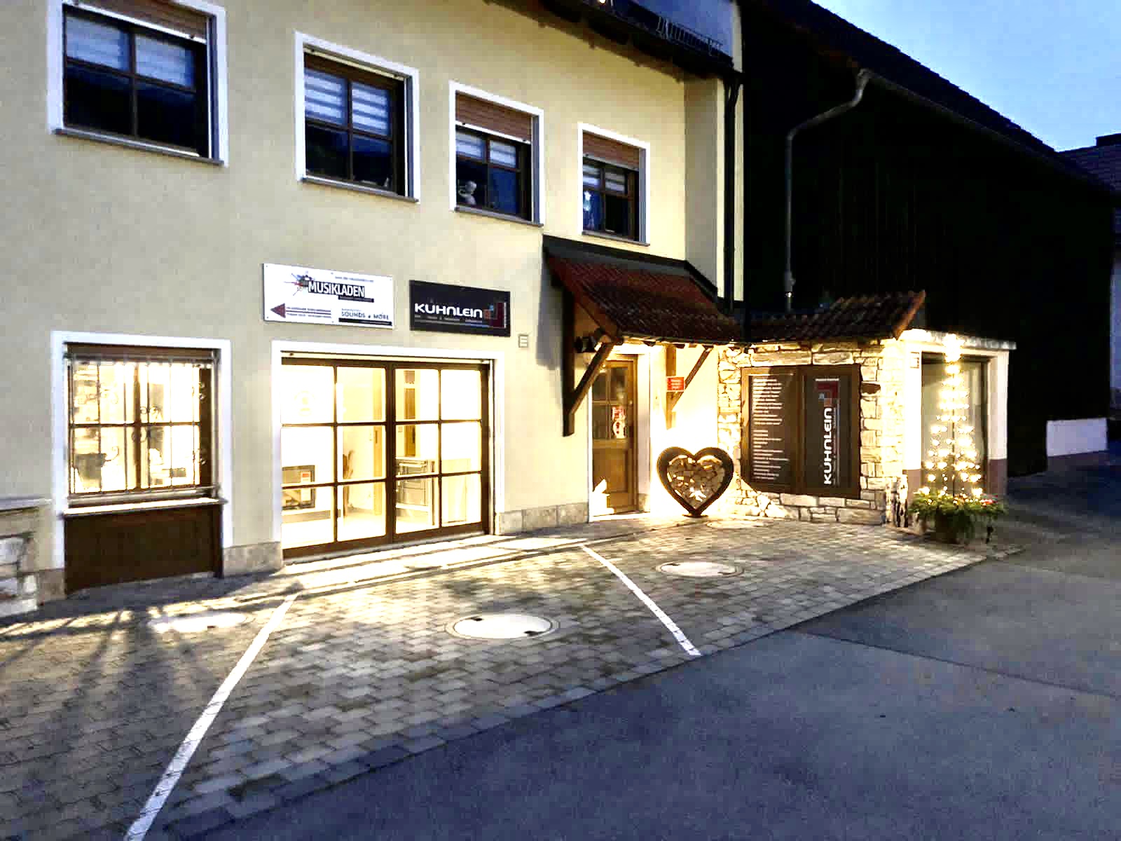 Öfen + Fliesen Kühnlein in Greding – Betriebsansicht