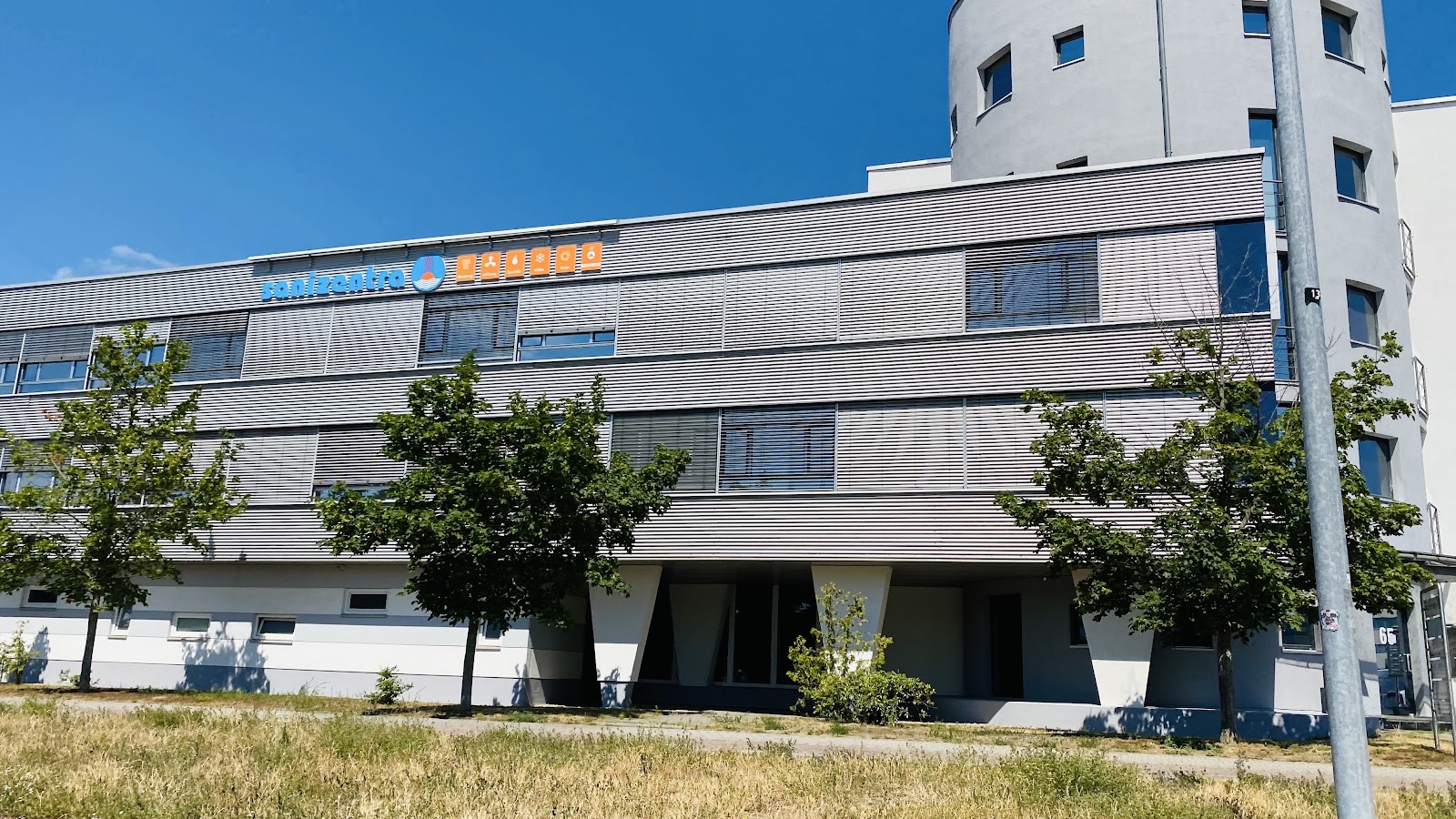 sanizentra Haustechnik GmbH in Teltow – Betriebsansicht